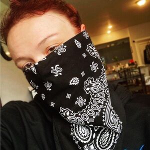 Stay put bandana mask